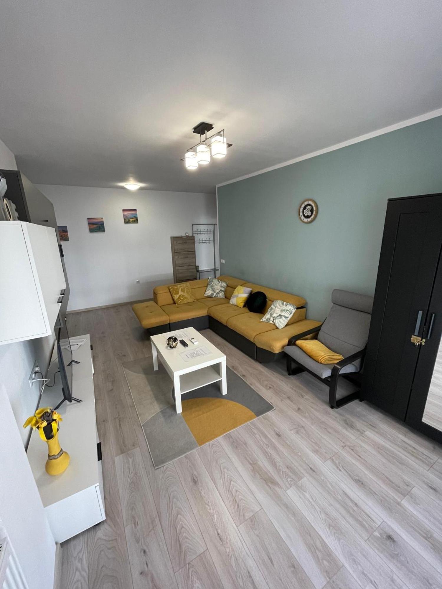 Roxi'S Apartment Sibiu Bagian luar foto