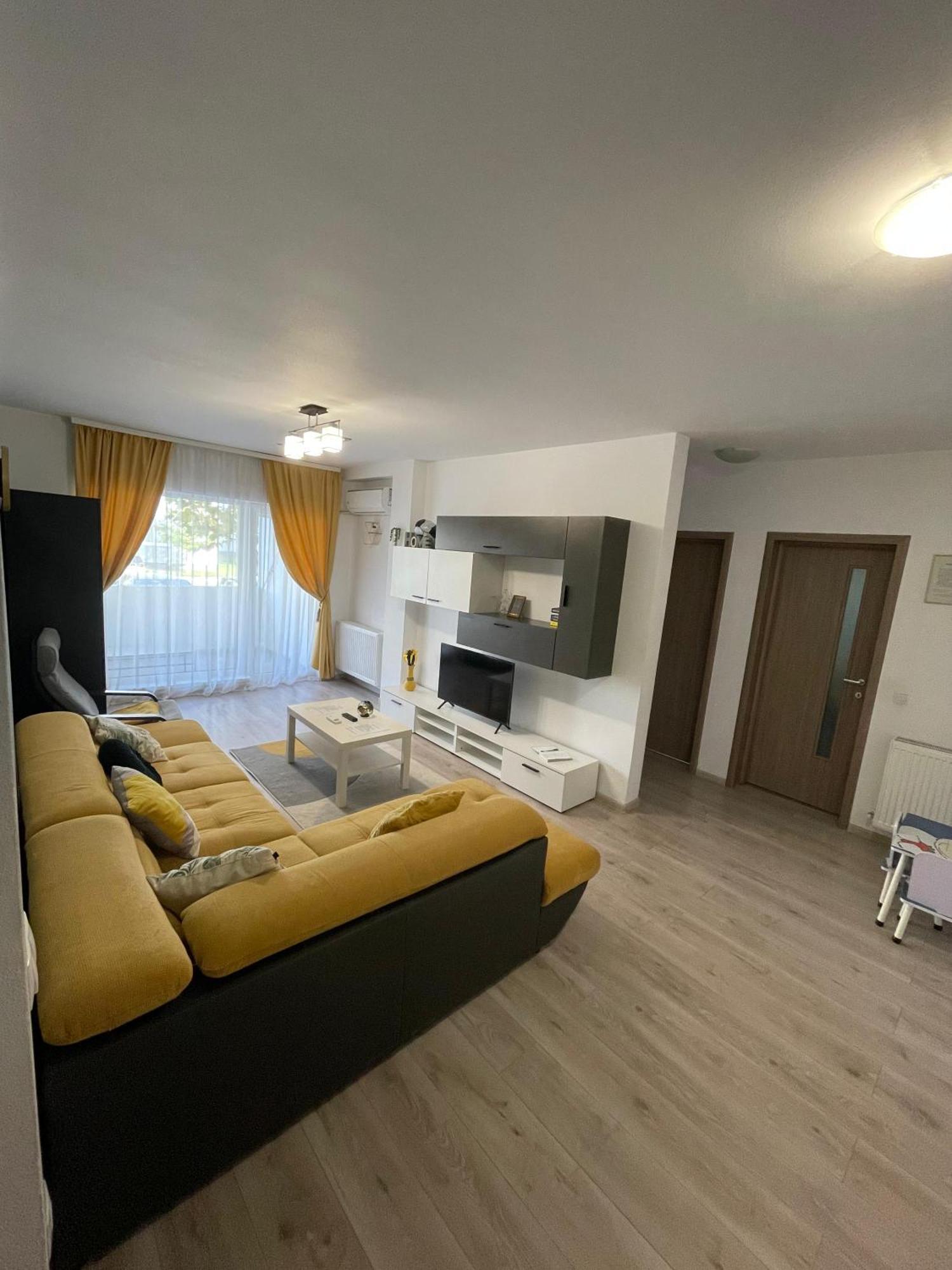 Roxi'S Apartment Sibiu Bagian luar foto